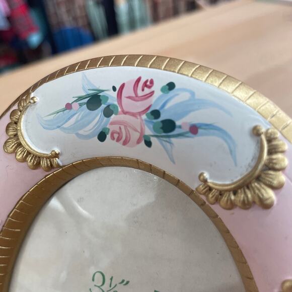 Hand-Painted Oval Floral Picture Frame by Two’s Company – 3.5 x 5 - Picture 6 of 8